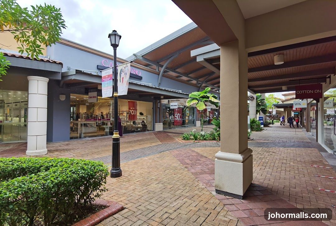 Outdoor Shopping Arcade