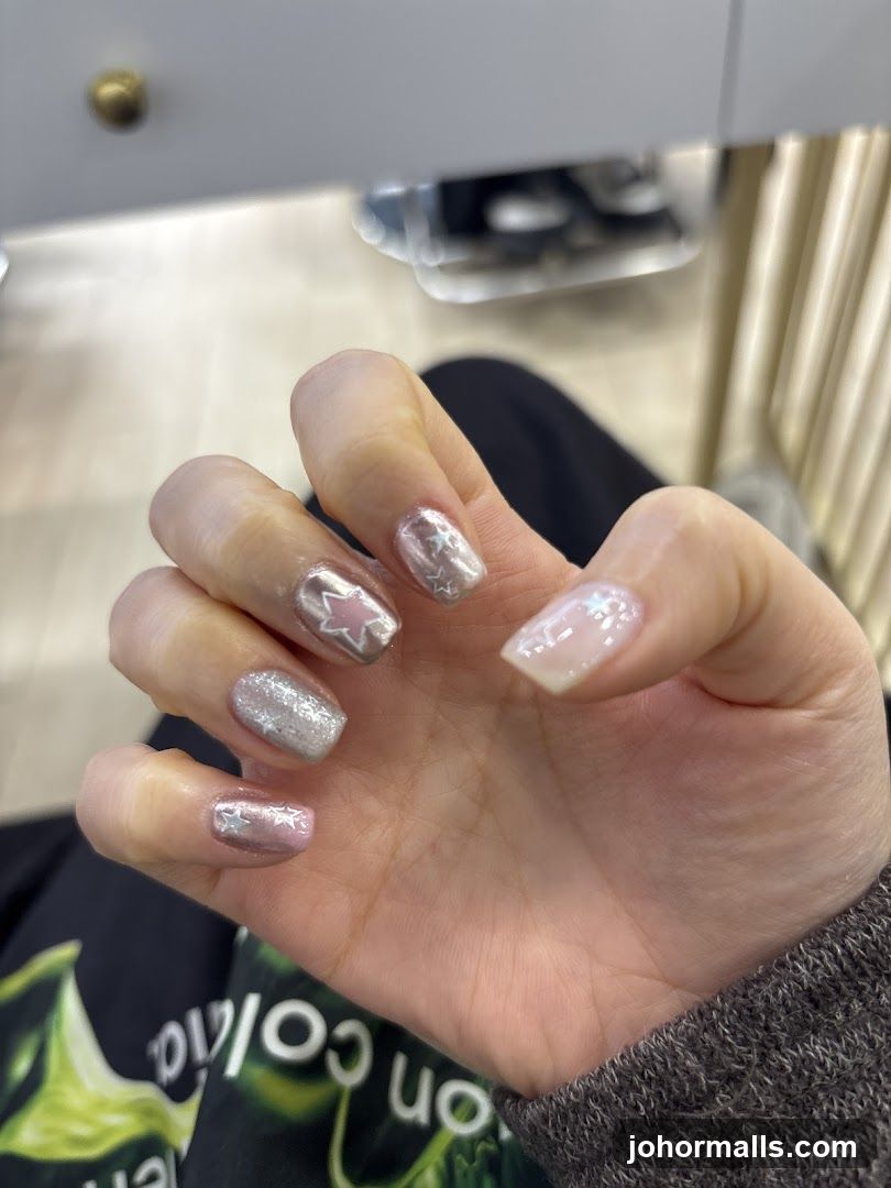 Sparkling Star Nails