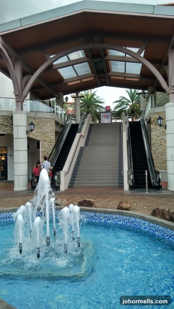 Outdoor Escalators and Fountain