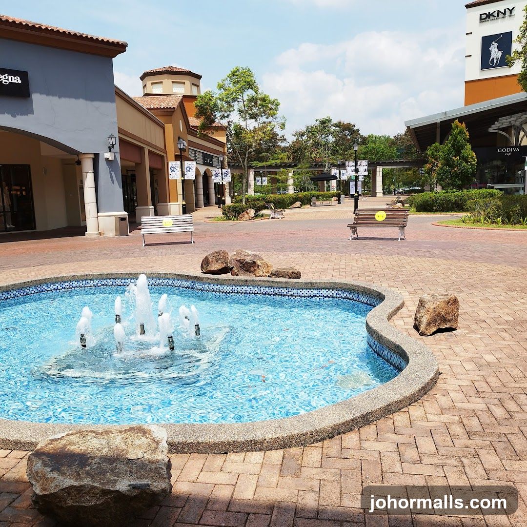 Outdoor shopping area with fountain