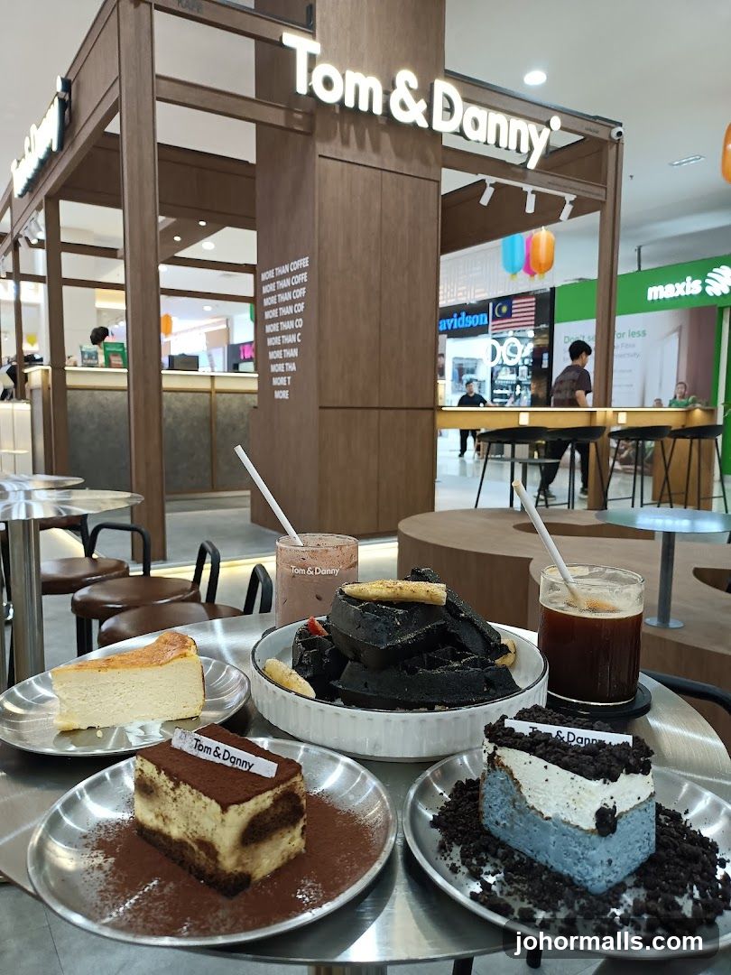 Desserts and drinks at Tom & Danny
