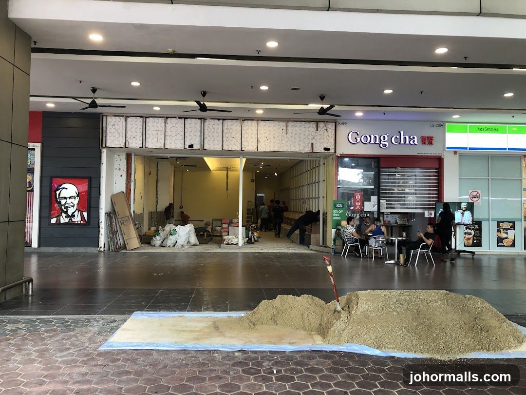 Construction site with KFC and Gong Cha