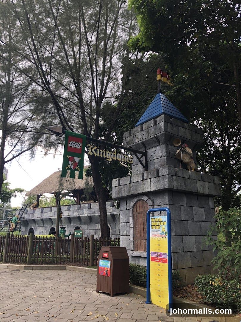LEGO Kingdoms Entrance
