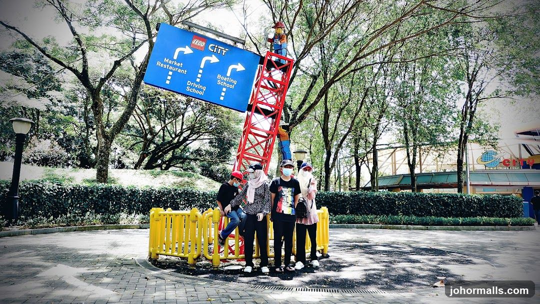 Lego City Signpost