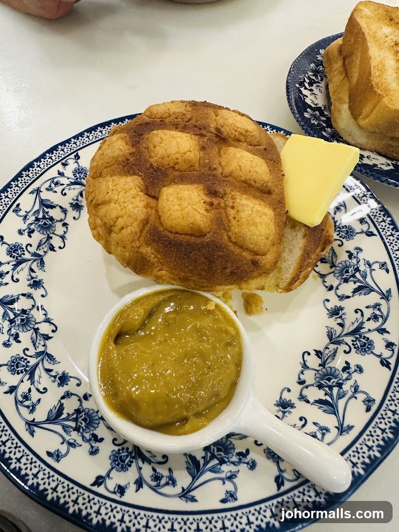 Pineapple Bun with Butter and Spread