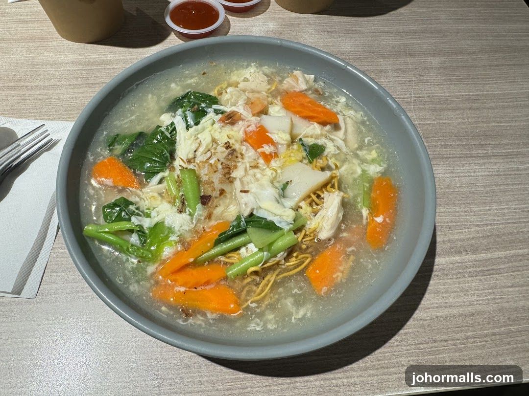 Noodle Dish with Vegetables and Egg