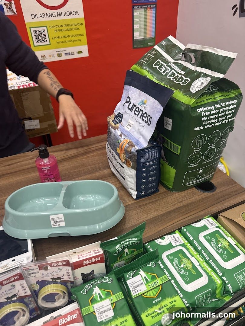 Pet Supplies Display