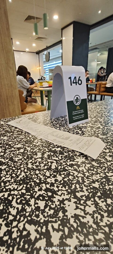 Table with receipt and order number stand