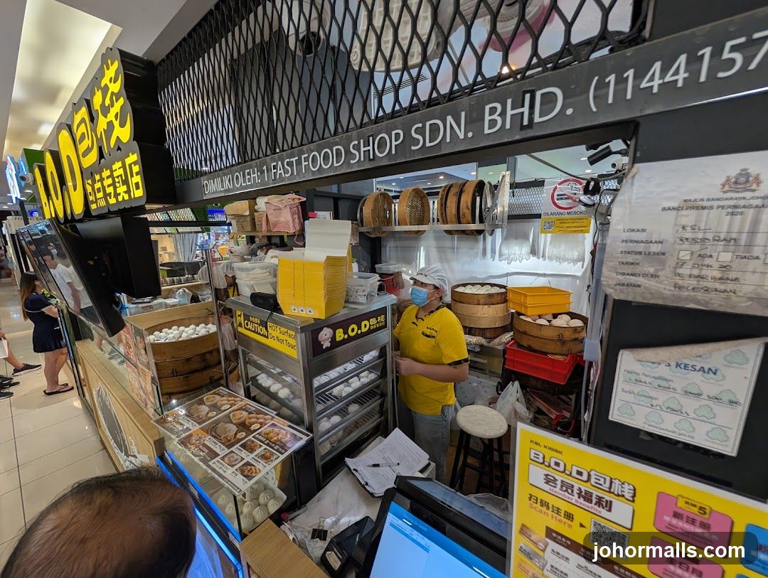 Food stall with steamed buns