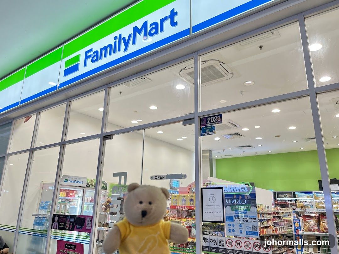 FamilyMart Storefront