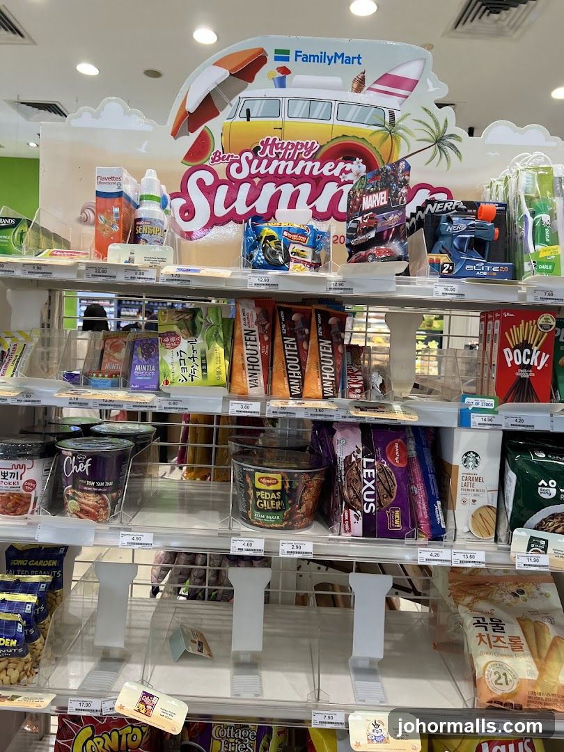 FamilyMart Summer Display