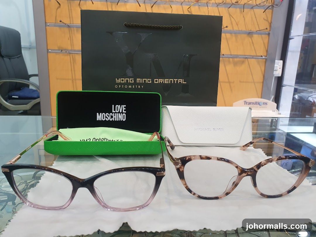 Eyeglasses Display