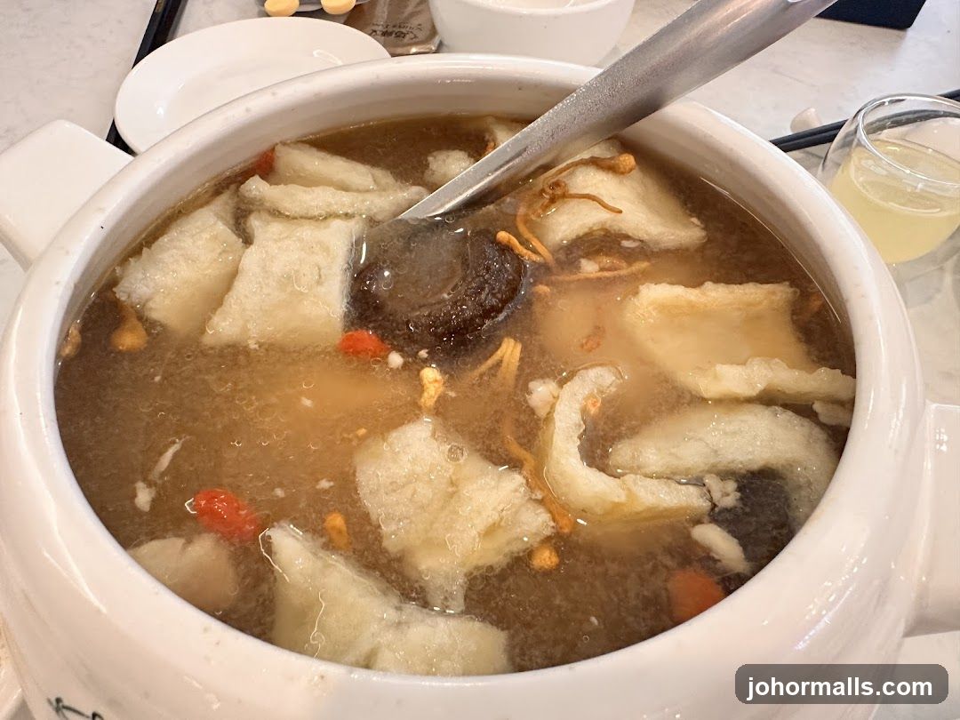 Soup with Fish Maw and Goji Berries