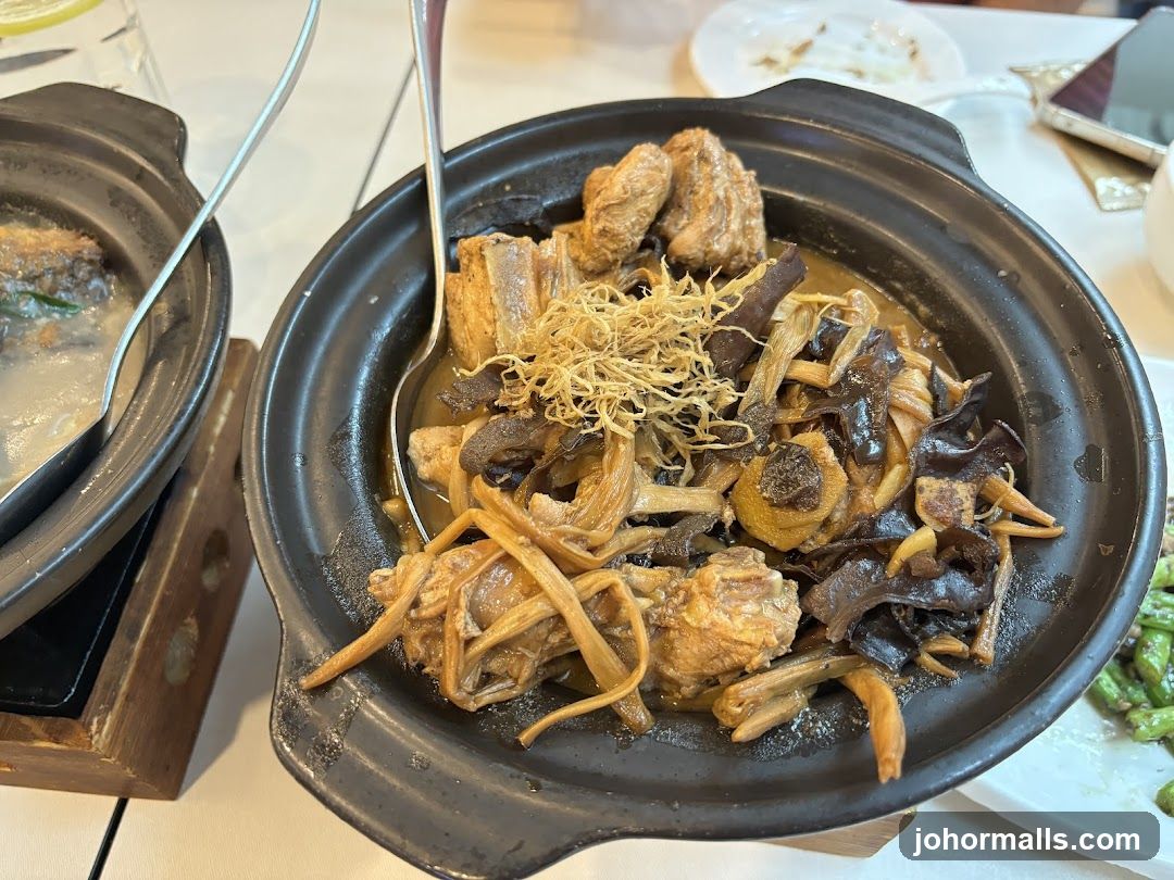 Braised Dish with Mushrooms and Tofu