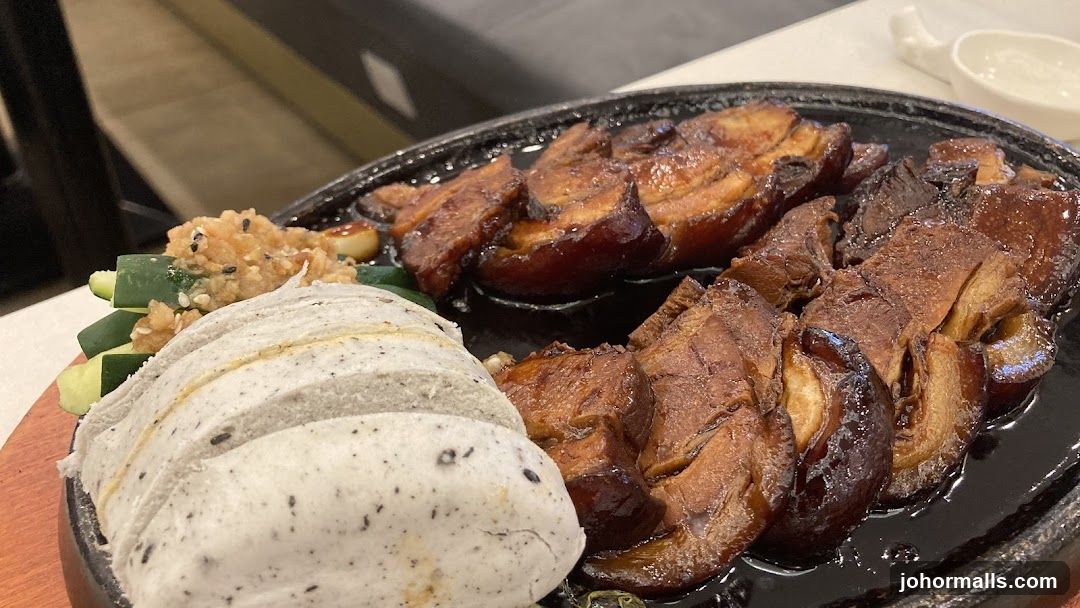 Braised Pork Belly with Side Dishes