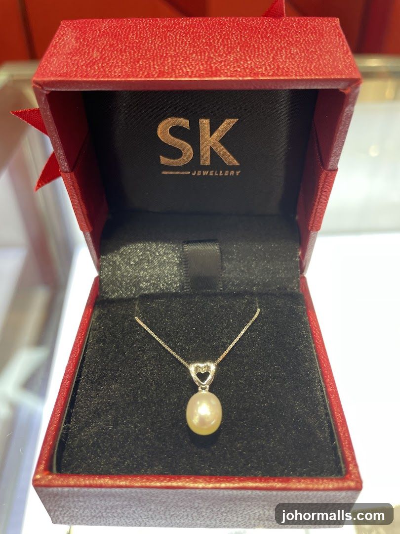Pearl Necklace in Jewelry Box