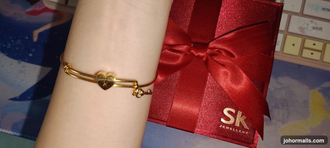 Gold bracelet with heart and key charms