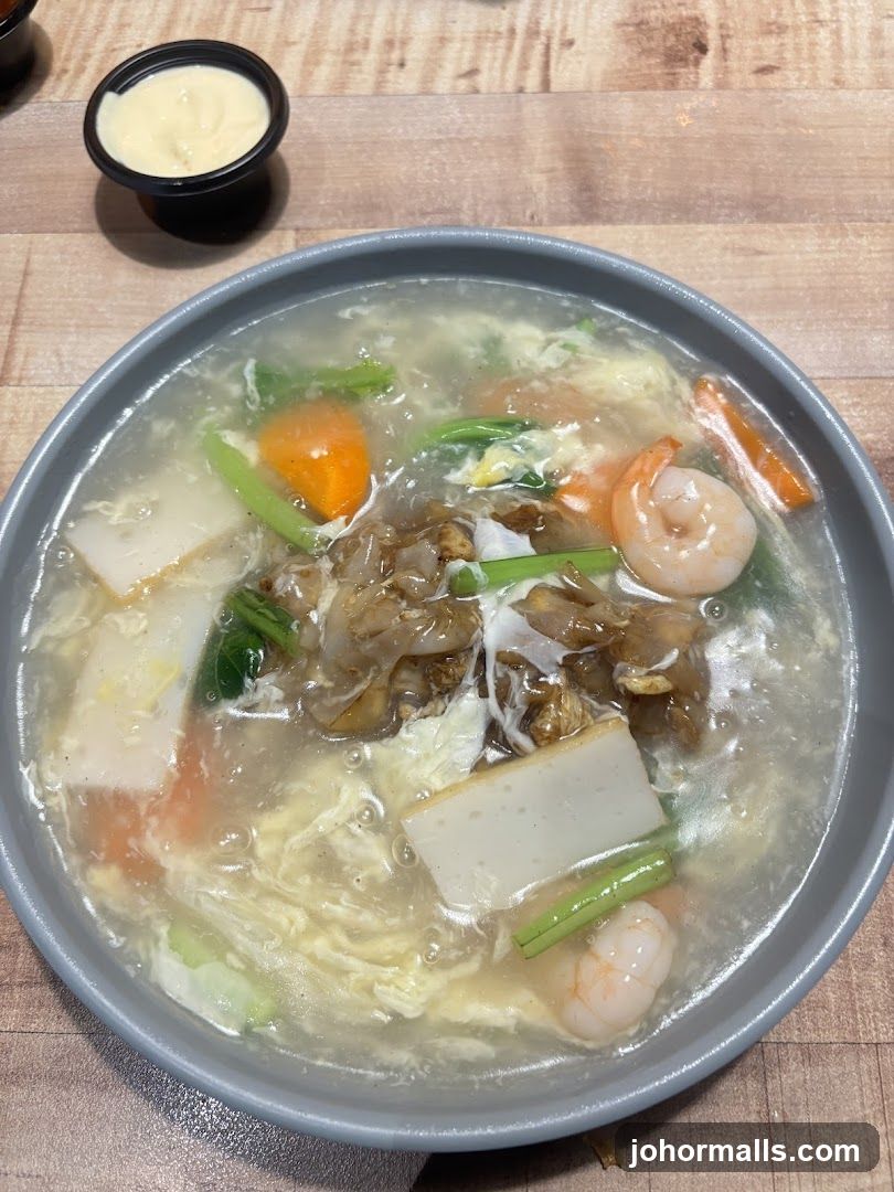 Noodle Soup with Shrimp and Fish Cake