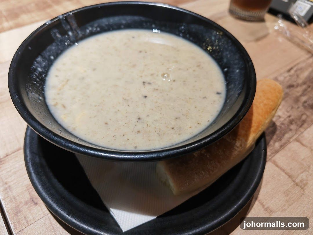 Creamy Mushroom Soup with Bread