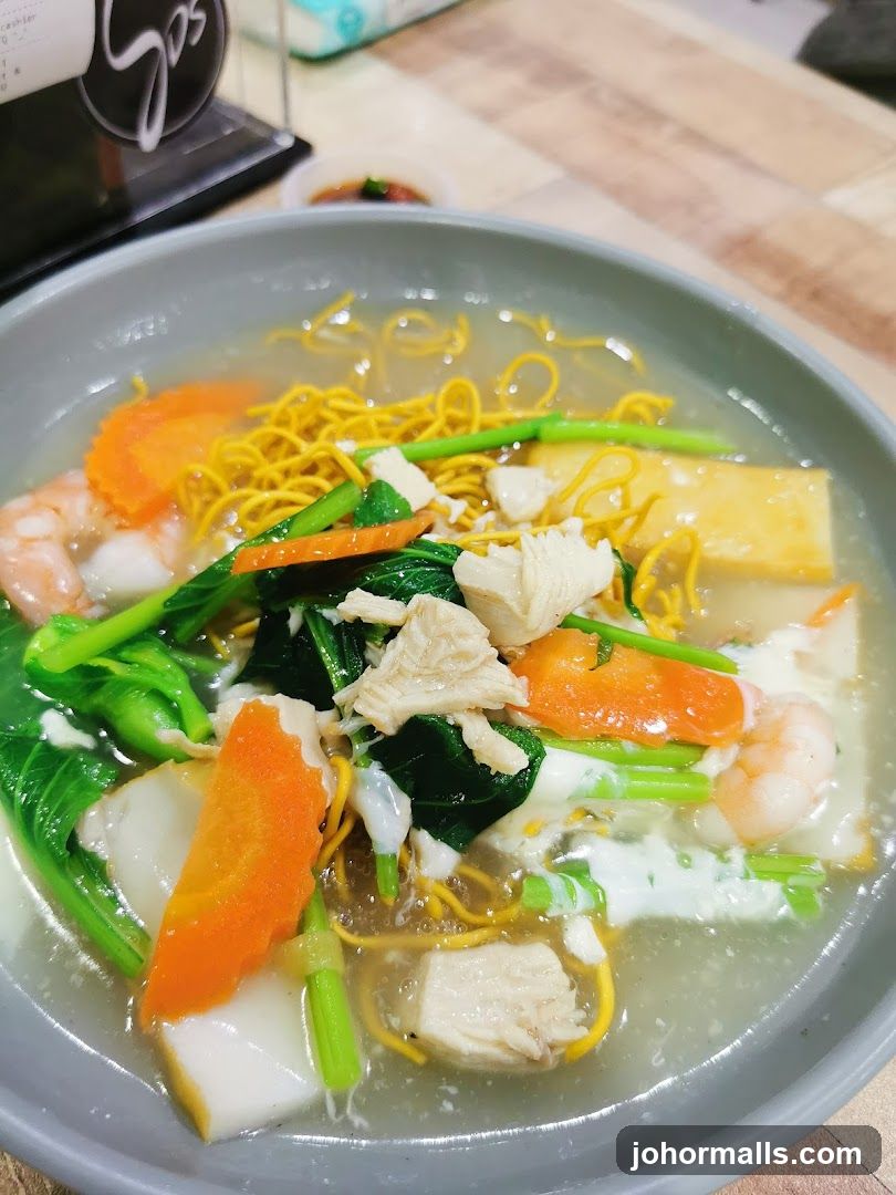 Noodles with Seafood and Vegetables