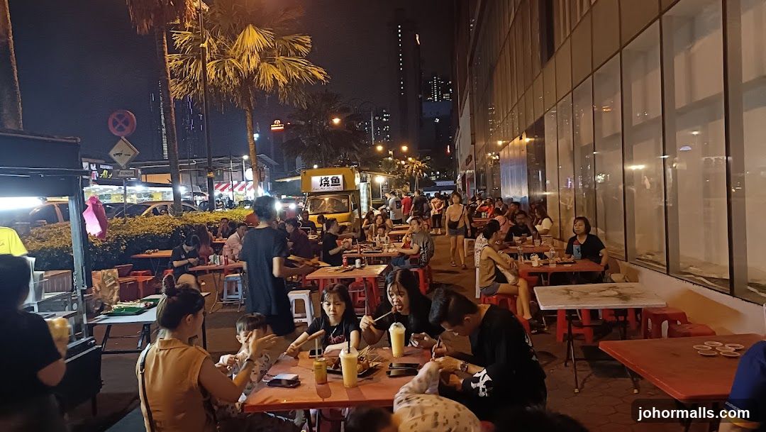 Outdoor Night Market Dining
