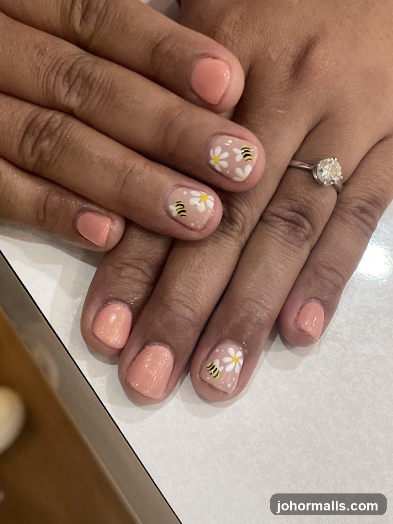 Nails with Bee and Daisy Design