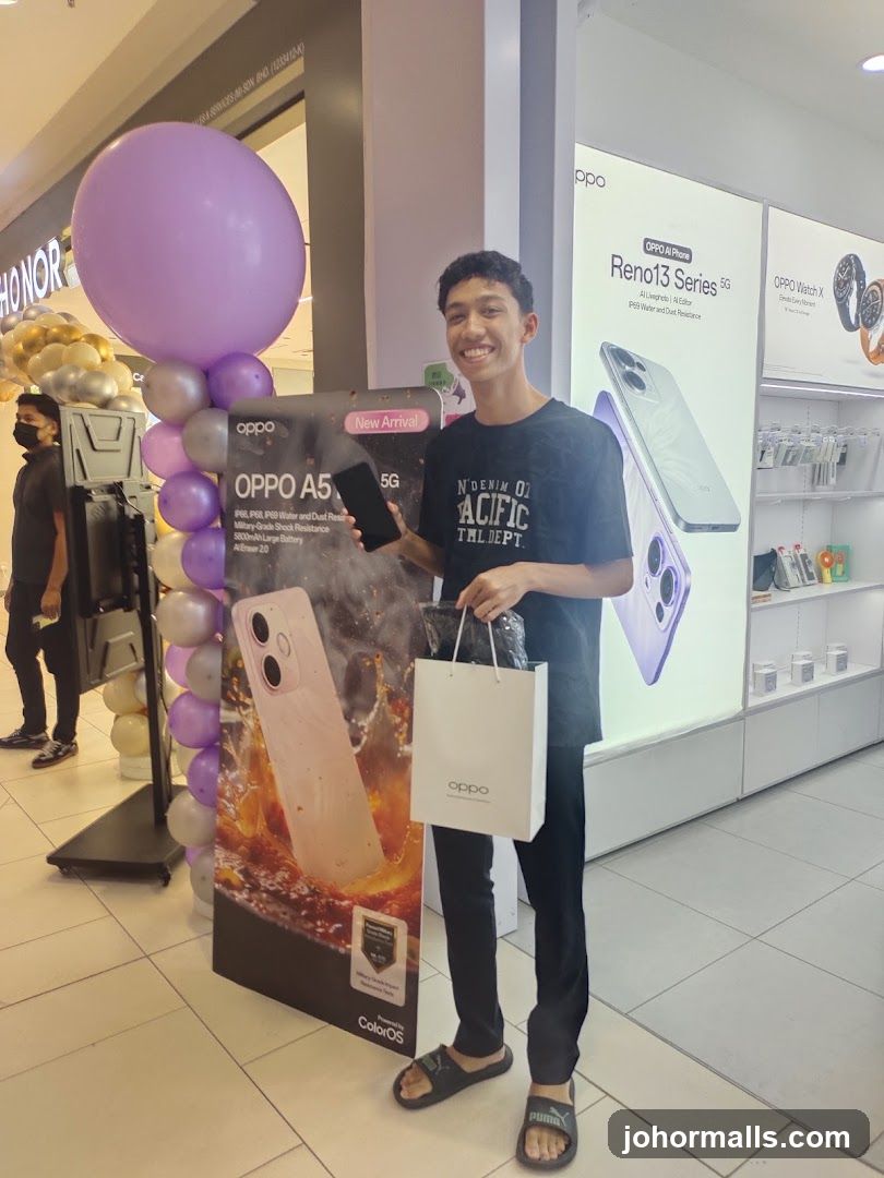 Man holding a new OPPO phone and bag