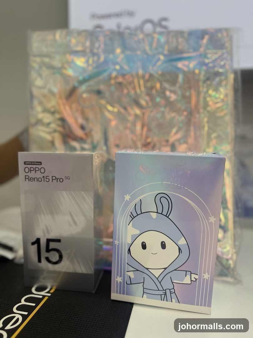 Oppo Reno15 Pro 5G Box and Merchandise