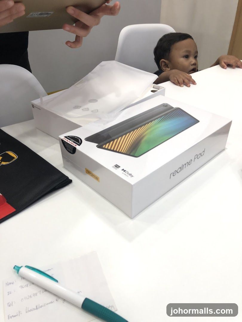 Unboxing a Realme Pad
