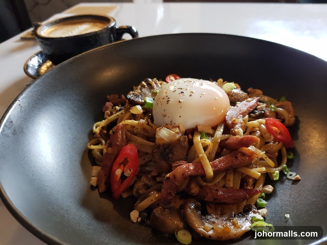 Noodles with Egg and Bacon
