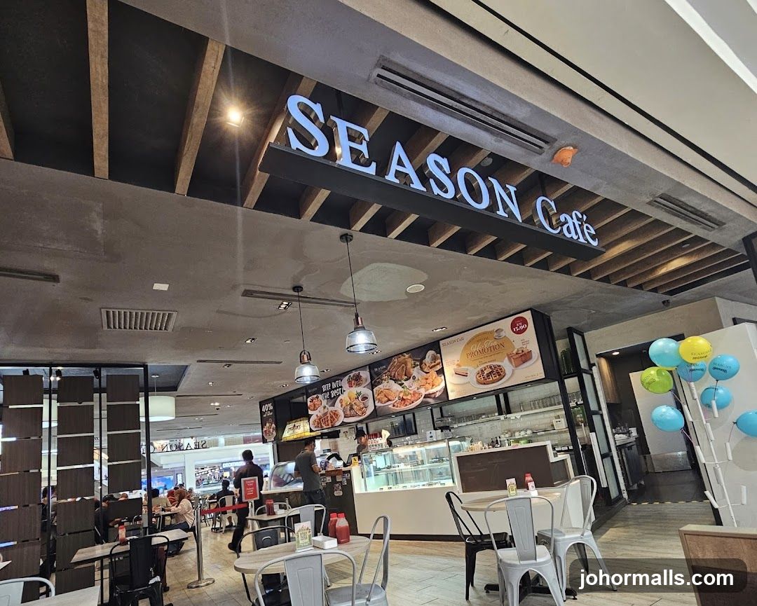 Season Cafe Interior