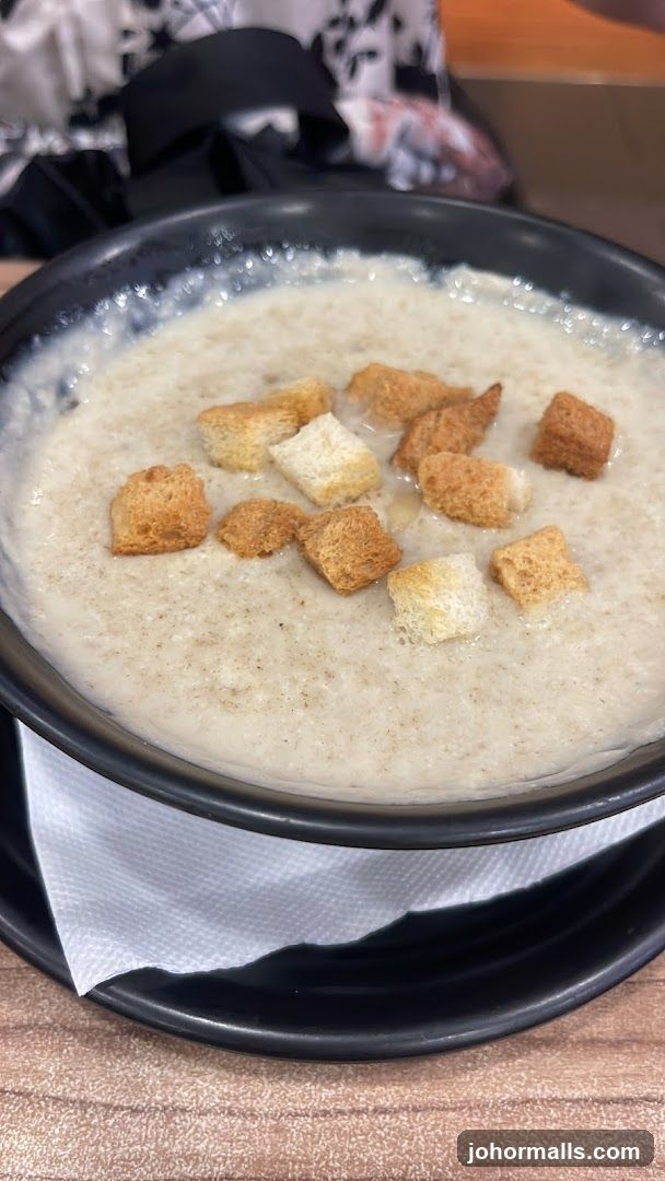 Creamy Soup with Croutons