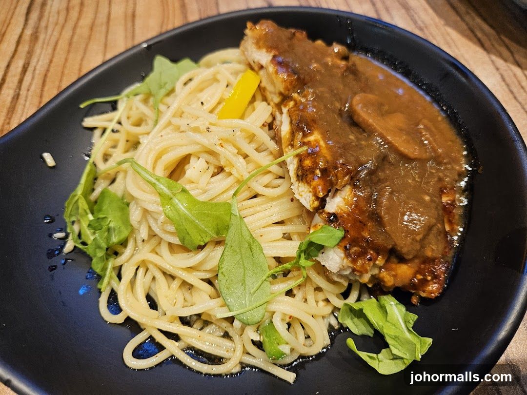 Spaghetti with Chicken and Sauce