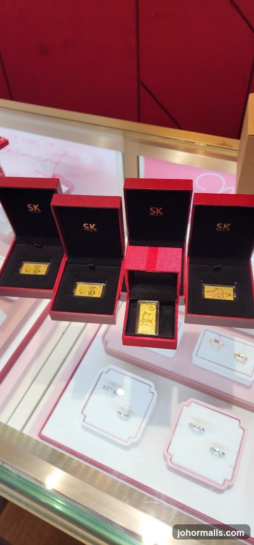 Gold bars and rings in display cases