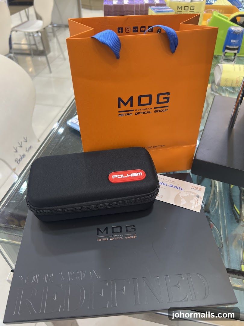 MOG Eyewear Shopping Bag and Case
