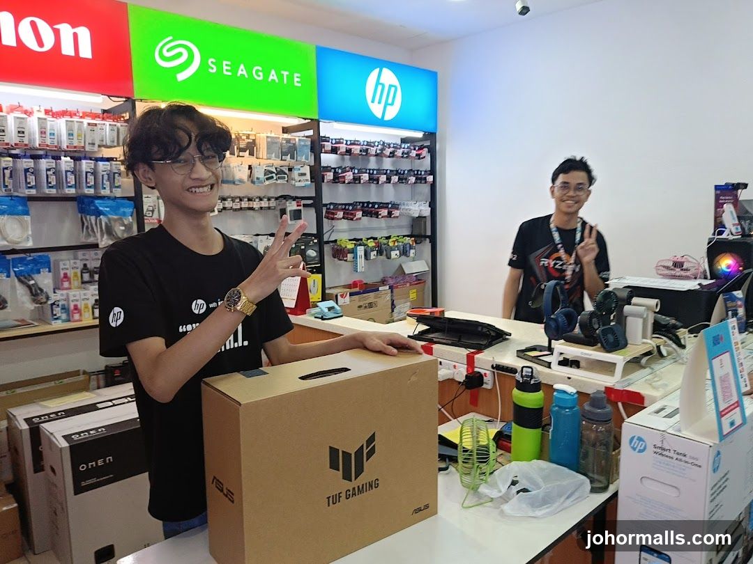 Store Employees with Products