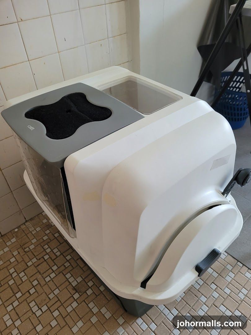 Self-cleaning litter box