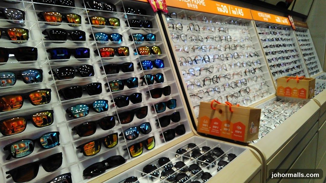 Eyewear Display