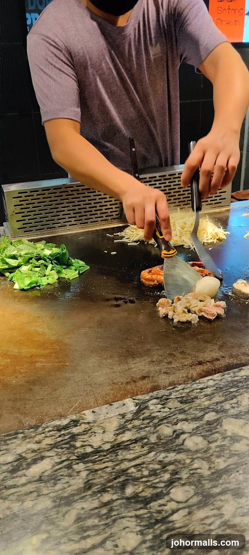 Teppanyaki Chef Cooking