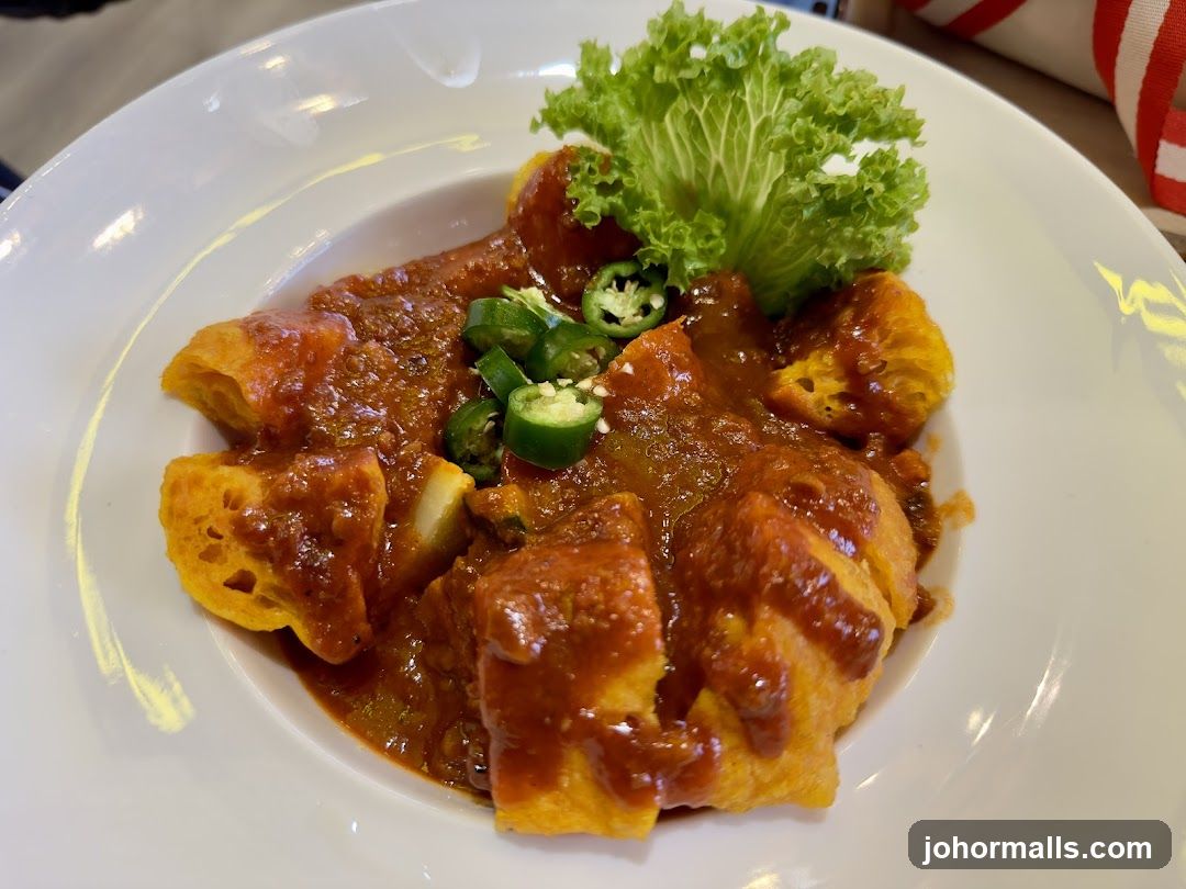 Fried Dough with Sauce and Chili