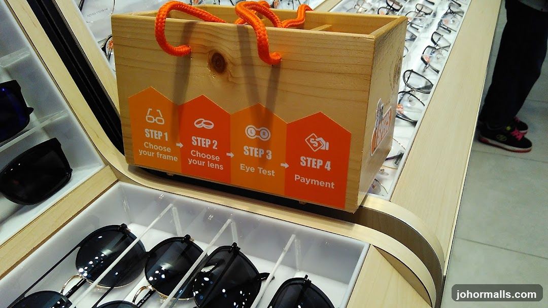 Eyewear store display