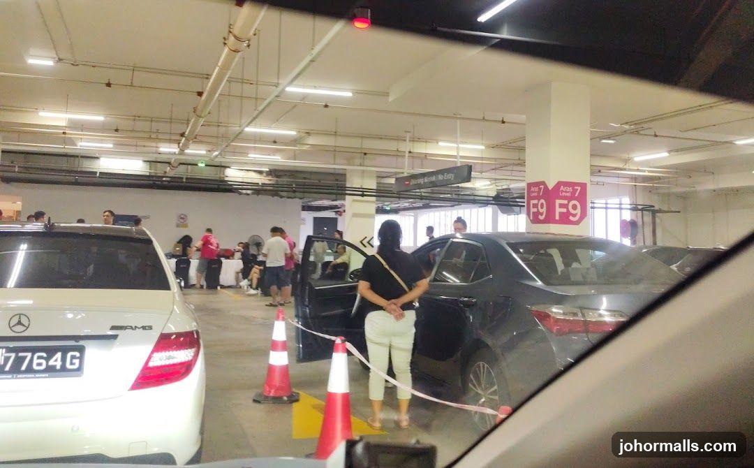 VEP Paradigm Mall carpark level 7