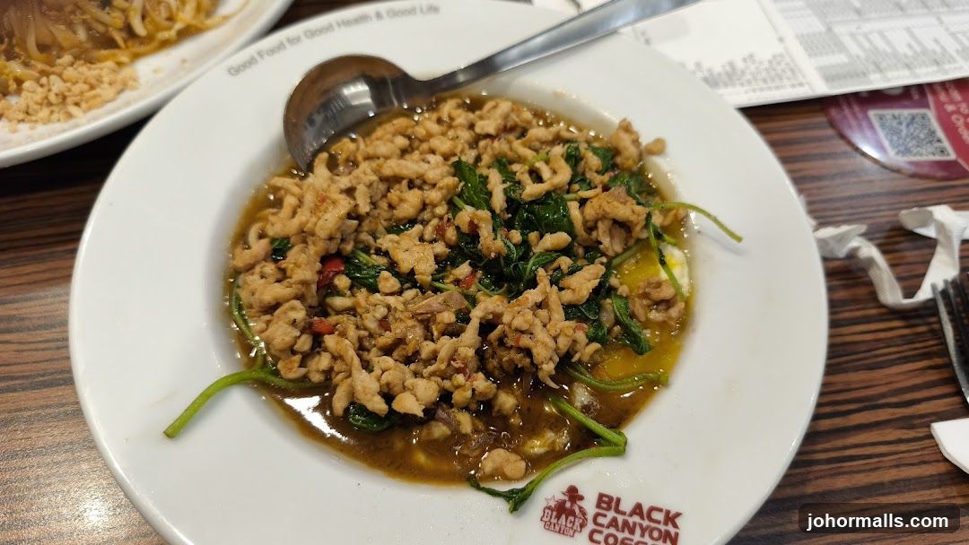 Minced Meat with Basil and Egg