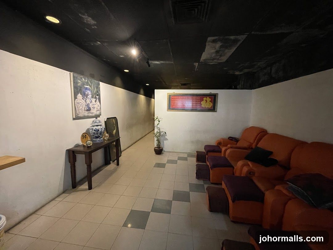 Massage Chairs and Decor