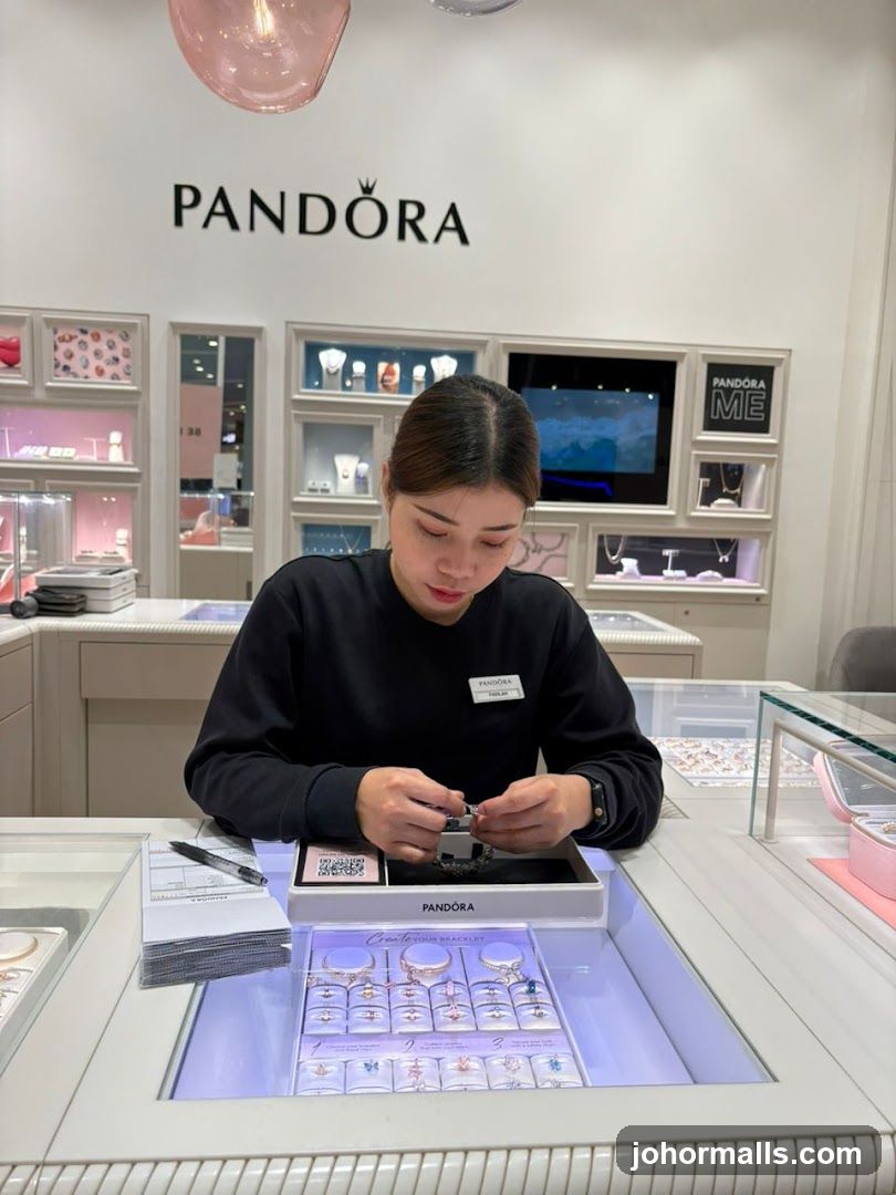 PANDORA AEON Tebrau City