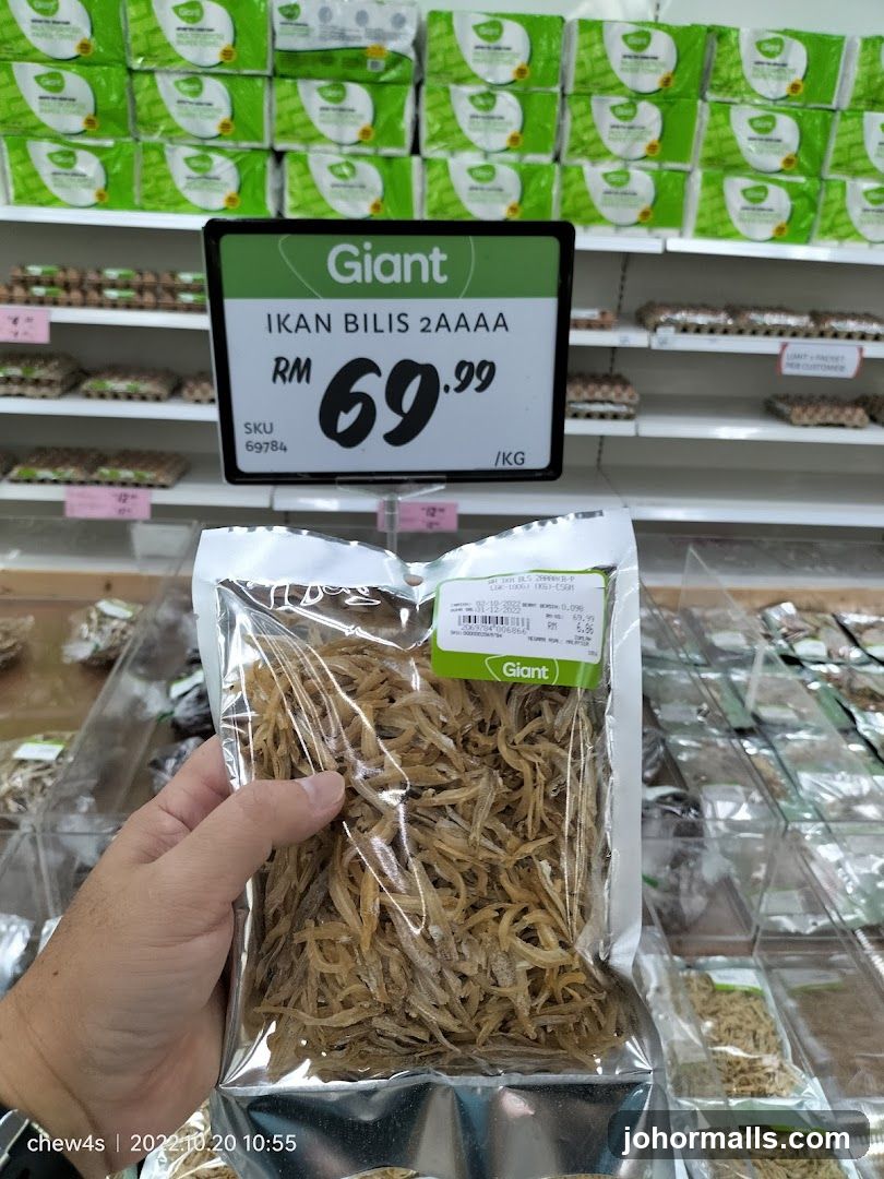 Giant Supermarket Display