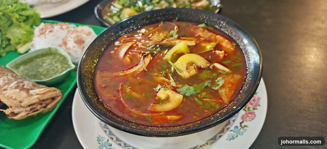 Spicy Soup with Side Dishes