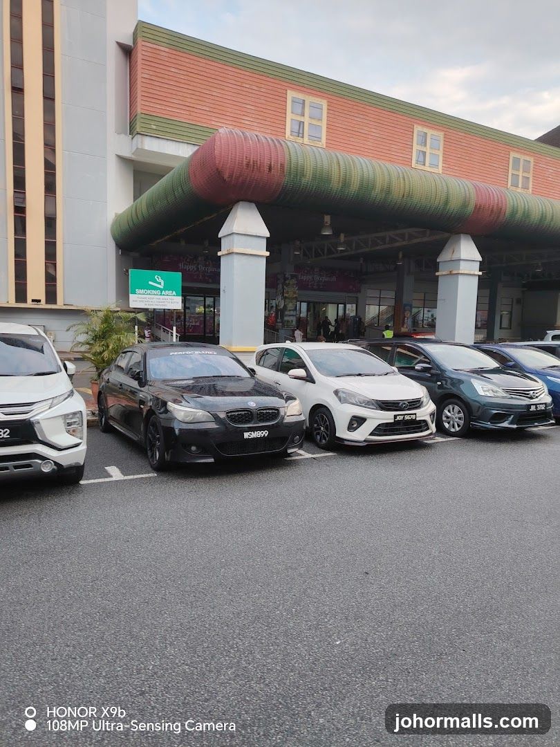 Giant Leisure Mall JB