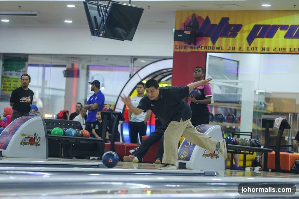 Bowling Alley Action