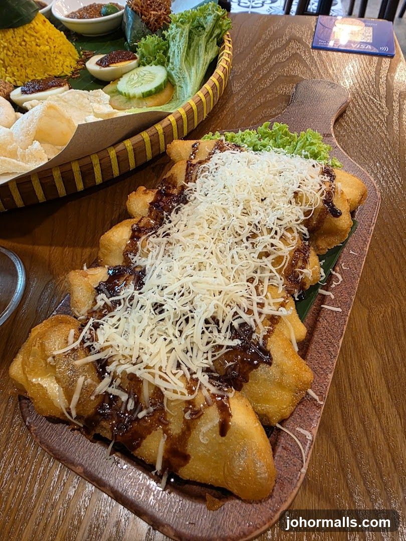 Fried Bananas with Cheese and Chocolate Sauce